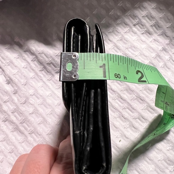 GUCCI Smooth Black Leather Bi Fold Wallet with G Clasp - Picture 15 of 16